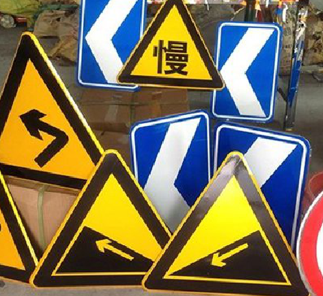 方城标识标牌中颜色的确定是很重要的。