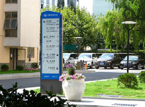 方城哪些因素影响宣传栏的制作？